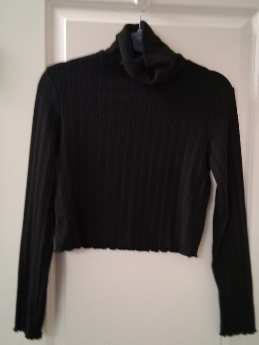 Bershka Women's Black Ribbed Cropped turtleneck Sweater